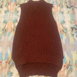 Knitted, sleeveless sweater